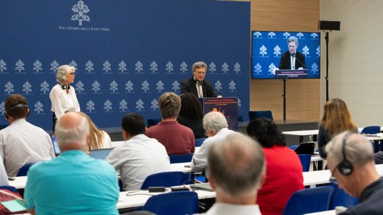 Synod briefing: Quest for fraternity, not war, is only solution to conflict